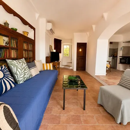 Au Levant, Maison De Village De Charme, Vue Hébergement de vacances