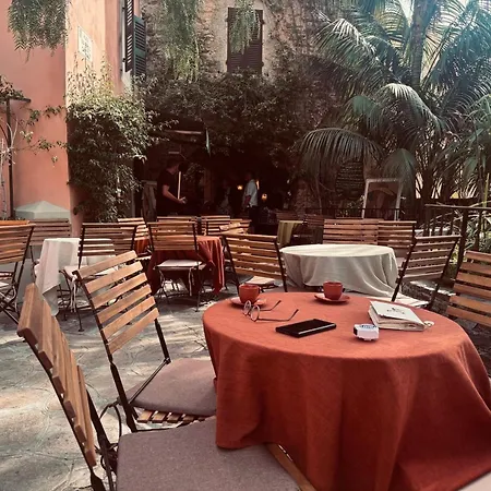 Au Levant, Maison De Village De Charme, Vue Hébergement de vacances